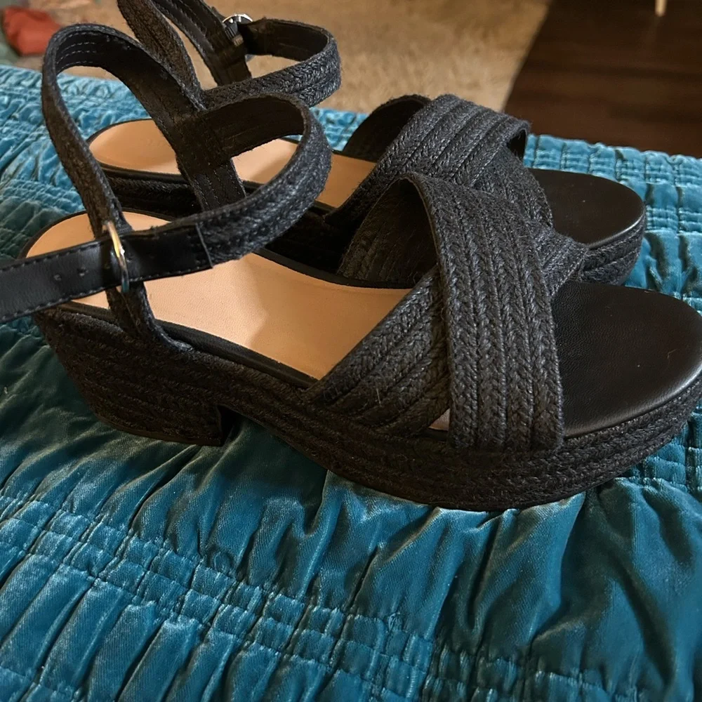Old Navy Black Sandals - Picture 2 of 6